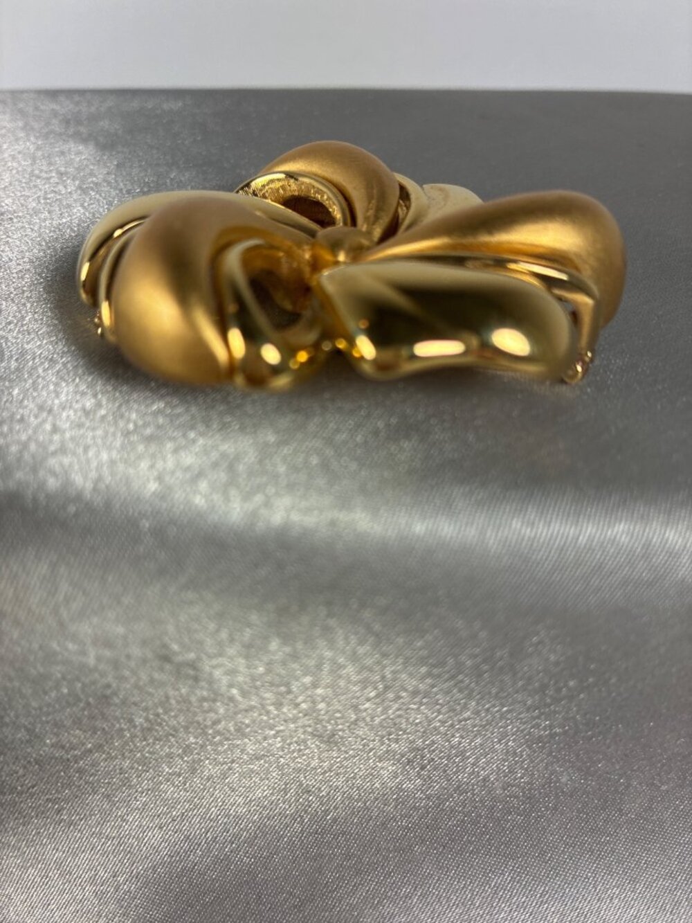 Vintage Monet Gold Tone Ribbon Brooch Large Two Finish Statement Pin - Picture 5 of 9